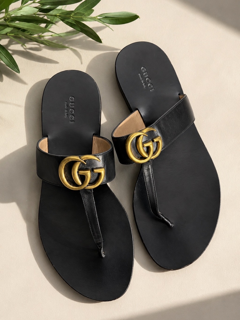 Gucci Black Leather GG Thong Sandals with Gold Double G